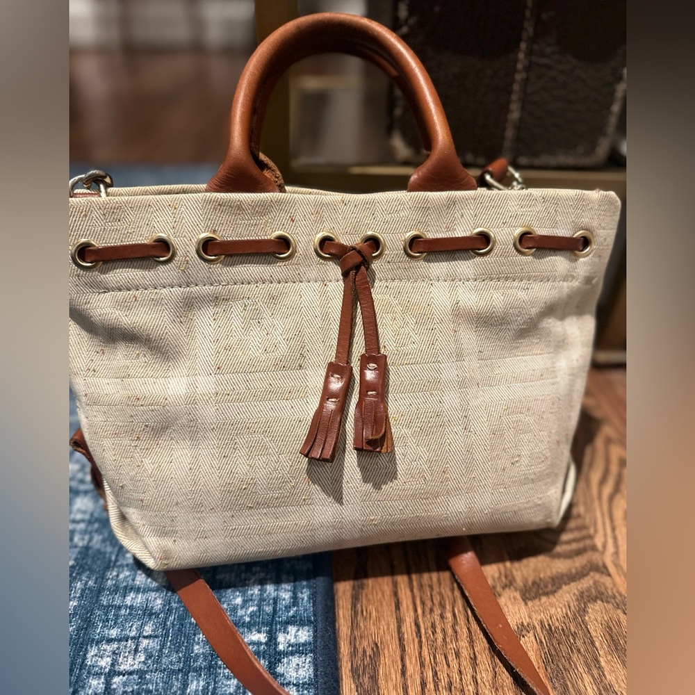 Stunning EUC vintage Dooney and a Bourke bag